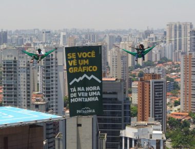 Atletas de highline fazem travessia entre prédios de São Paulo convocando as pessoas a irem às montanhas