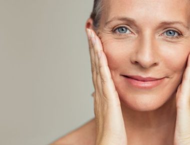 9 hábitos que aceleram a flacidez e as rugas no rosto